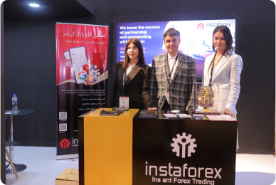 представители и стенд компании на Smart Vision Investment Expo